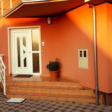 Apartment Dominik Осиек Екстериор снимка