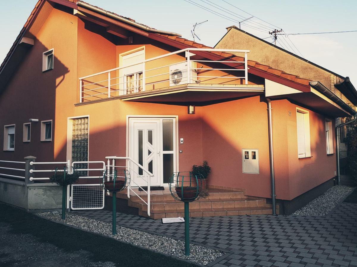Apartment Dominik Осиек Екстериор снимка